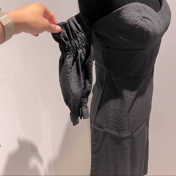 Nastygal black linen style dress with off the shoulder elastic puff sleeves - Picture 7 of 8